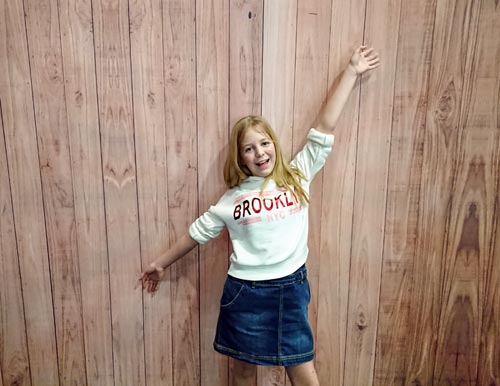 Light Wood backdrop for Selfie Pod hire from LichEnts