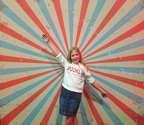 Retro Starburst backdrop for Selfie Pod hire from LichEnts